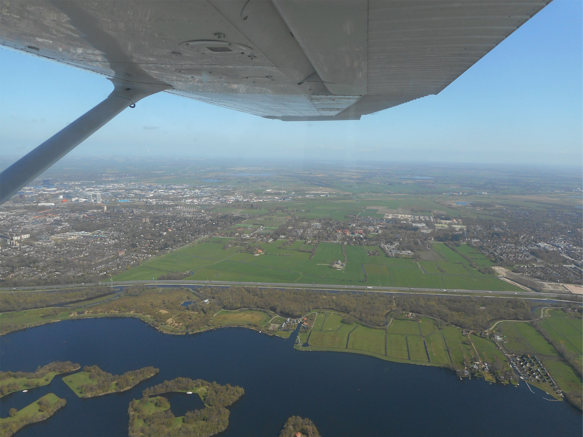 Uitzicht vliegen met cessna.